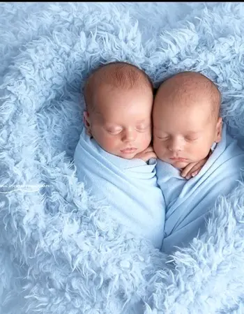 С рождением двойняшек мальчиков